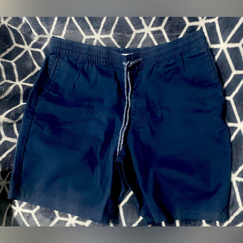 Pac Sun Men’s Shorts Size‎ Xl NWT
Drawstring Waist Color is Navy Blue